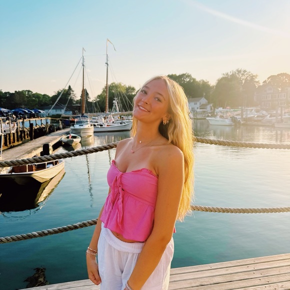 amelia_lewisss